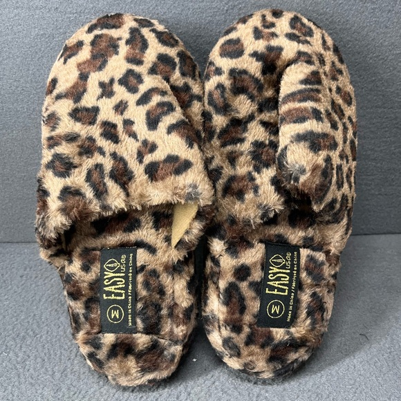 Easy Spirit Fuzzy Leopard  Print‎ Slippers - Picture 1 of 5